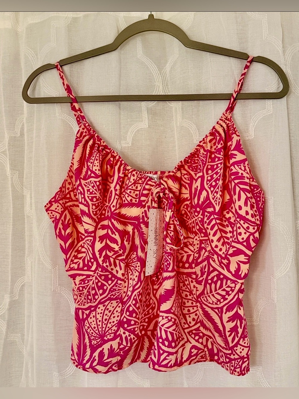 NWT Sienna Sky Pink & Mango Leaf-Print Spaghetti Strap Camisole 💗 Large